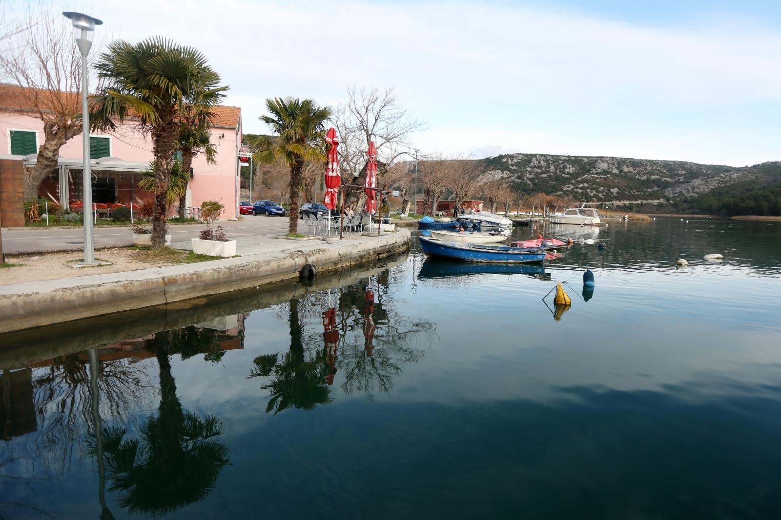 Skradin romantičan mediteranski grad na desnoj obali rijeke Krke Skradin romantičan mediteranski grad na desnoj obali rijeke Krke