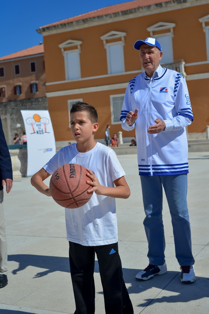 Basket na Forumu: Košarkaške legende protiv mlađih uzrasta KK Zadar Basket na Forumu: Košarkaške legende protiv mlađih uzrasta KK Zadar