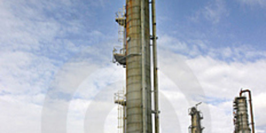 nafta – rafinerija (foto: Dreamstime.com) nafta – rafinerija (foto: Dreamstime.com)