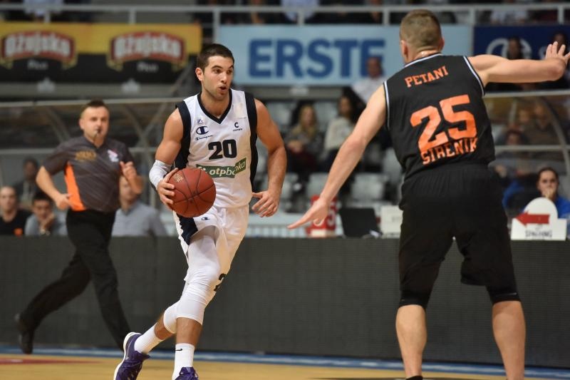 Dvorana Krešimir Ćosić, Zadar – 2. kolo A-1 muške lige, KK Zadar – GKK Šibenik 80-76. Photo: Dino Stanin/PIXSELL Dvorana Krešimir Ćosić, Zadar – 2. kolo A-1 muške lige, KK Zadar – GKK Šibenik 80-76. Photo: Dino Stanin/PIXSELL