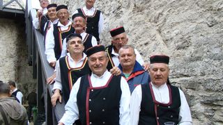 U subotu, 16. srpnja, na Kaštelu Benković u Benkovcu, u sklopu Benkovačkog kulturnog ljeta održan je “9. Etno festival – Benkovac 2016.” U subotu, 16. srpnja, na Kaštelu Benković u Benkovcu, u sklopu Benkovačkog kulturnog ljeta održan je “9. Etno festival – Benkovac 2016.”