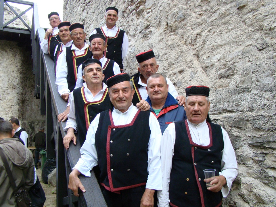 U subotu, 16. srpnja, na Kaštelu Benković u Benkovcu, u sklopu Benkovačkog kulturnog ljeta održan je “9. Etno festival – Benkovac 2016.” U subotu, 16. srpnja, na Kaštelu Benković u Benkovcu, u sklopu Benkovačkog kulturnog ljeta održan je “9. Etno festival – Benkovac 2016.”