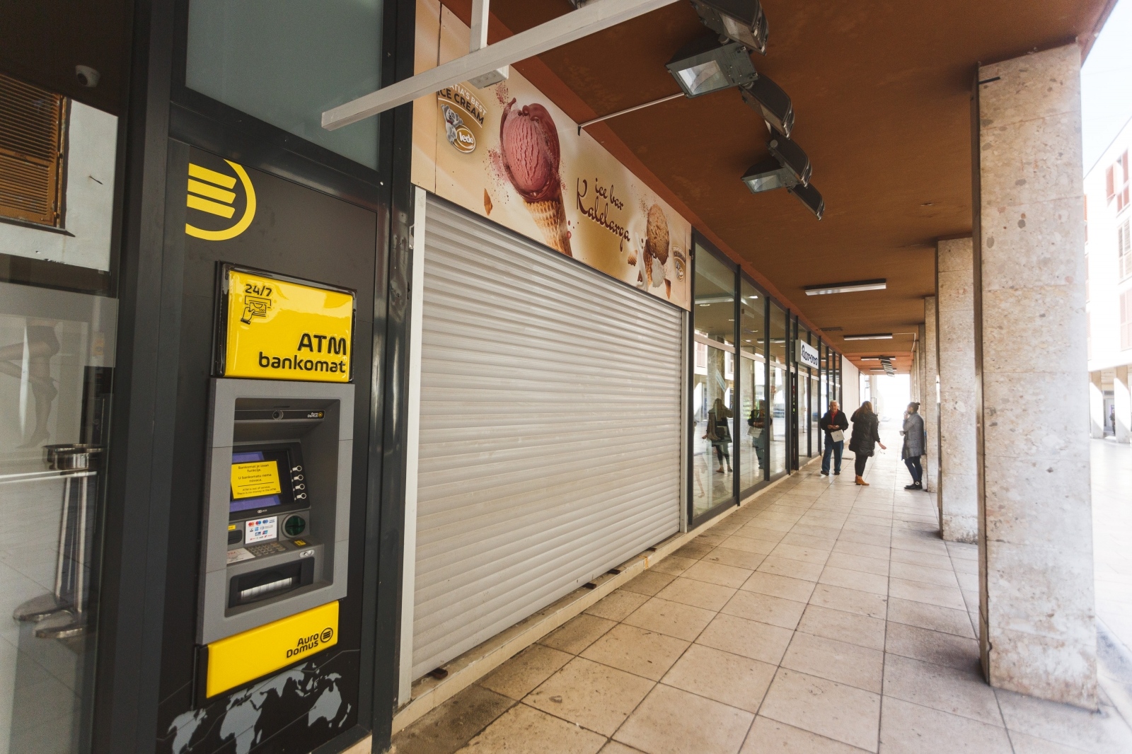 Zatvorene butige i poluprazan zadarski Poluotok Zatvorene butige i poluprazan zadarski Poluotok