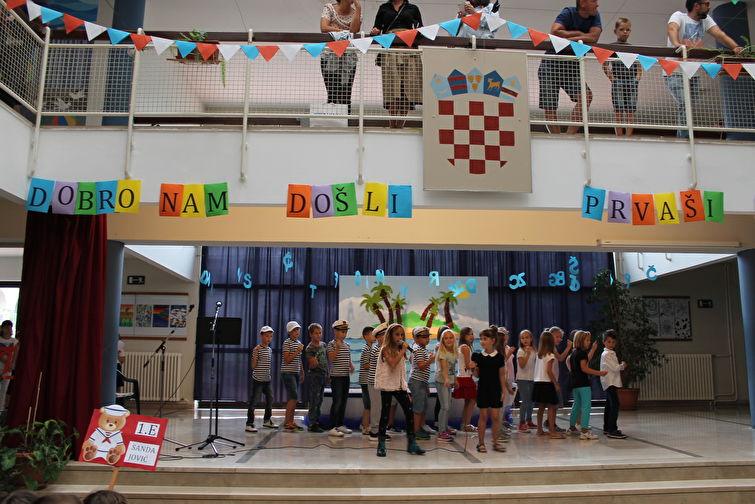 Gradonačelnik Dukić posjetio OŠ Bartul Kašić prvog dana škole Gradonačelnik Dukić posjetio OŠ Bartul Kašić prvog dana škole