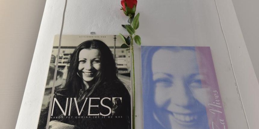 U lozi Narodnog muzeja otvorena je izlozba plakata, fotografija i kostima Zadarskog plesnog ansambla, najstarijeg ansambla suvremenog plesa u Dalmaciji. Izlozba je vezana uz proslavu Dana obrane grada Zadra i 25. godisnjice od osnutka Zadarskog plesnog an U lozi Narodnog muzeja otvorena je izlozba plakata, fotografija i kostima Zadarskog plesnog ansambla, najstarijeg ansambla suvremenog plesa u Dalmaciji. Izlozba je vezana uz proslavu Dana obrane grada Zadra i 25. godisnjice od osnutka Zadarskog plesnog an