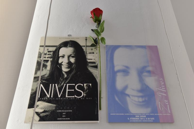 U lozi Narodnog muzeja otvorena je izlozba plakata, fotografija i kostima Zadarskog plesnog ansambla, najstarijeg ansambla suvremenog plesa u Dalmaciji. Izlozba je vezana uz proslavu Dana obrane grada Zadra i 25. godisnjice od osnutka Zadarskog plesnog an