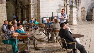 Kostimirana proba predstave Kafetarija prema djelu La bottega del caffe, jednoj od najuspješnijih komedija talijanskog komediografa Carla Goldonija