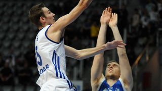 Zadar, 130413.
Dvorana Kresimira Cosica.
5. kolo A1 kosarkaske lige za prvaka izmedju KK Zadar i KK Kvarner.
Na fotografiji: detalj s utakmice; Delas (15), Juricic (9).
Foto: Luka Gerlanc / CROPIX Zadar, 130413.
Dvorana Kresimira Cosica.
5. kolo A1 kosarkaske lige za prvaka izmedju KK Zadar i KK Kvarner.
Na fotografiji: detalj s utakmice; Delas (15), Juricic (9).
Foto: Luka Gerlanc / CROPIX