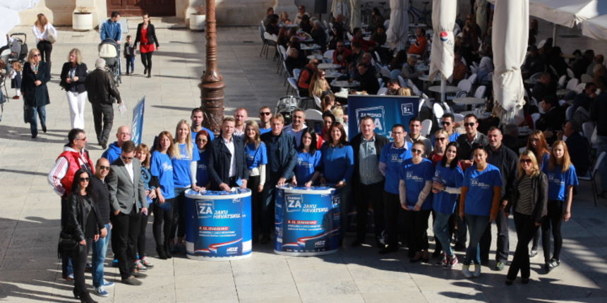 HDZ na Narodnom trgu organizirao druženje s građanima HDZ na Narodnom trgu organizirao druženje s građanima