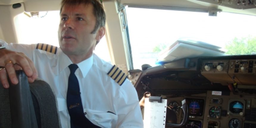 Bruce Dickinson – pilot (foto: WordPress.com) Bruce Dickinson – pilot (foto: WordPress.com)