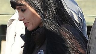 Angelina Jolie promijenila imidž i vratila se na posao ( Angelina Jolie promijenila imidž i vratila se na posao (