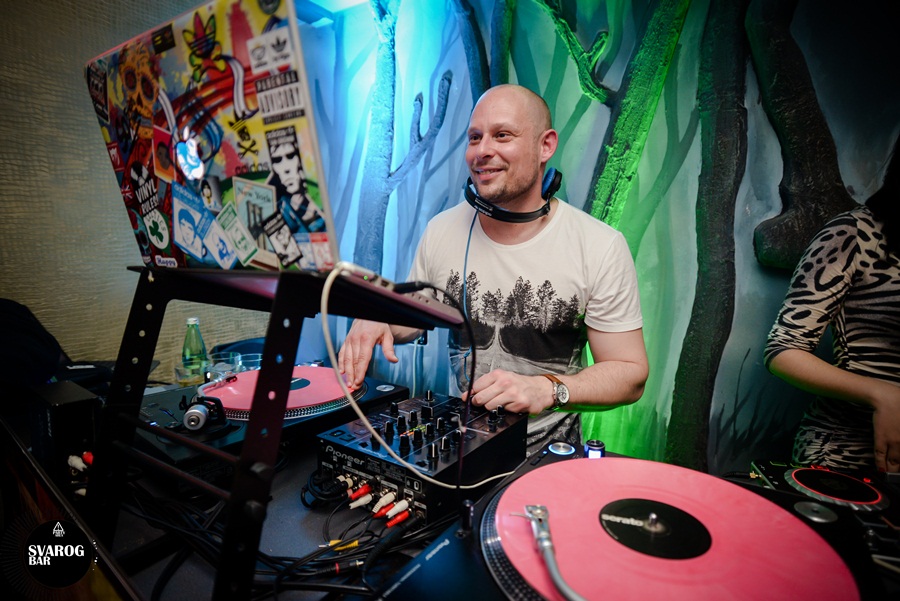 Subotnji party u Svarog baru