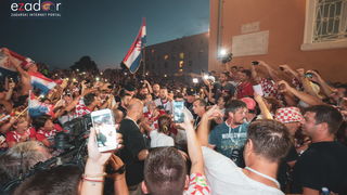 Zadar priredio čudesan doček svojim Vatrenim herojima (1)