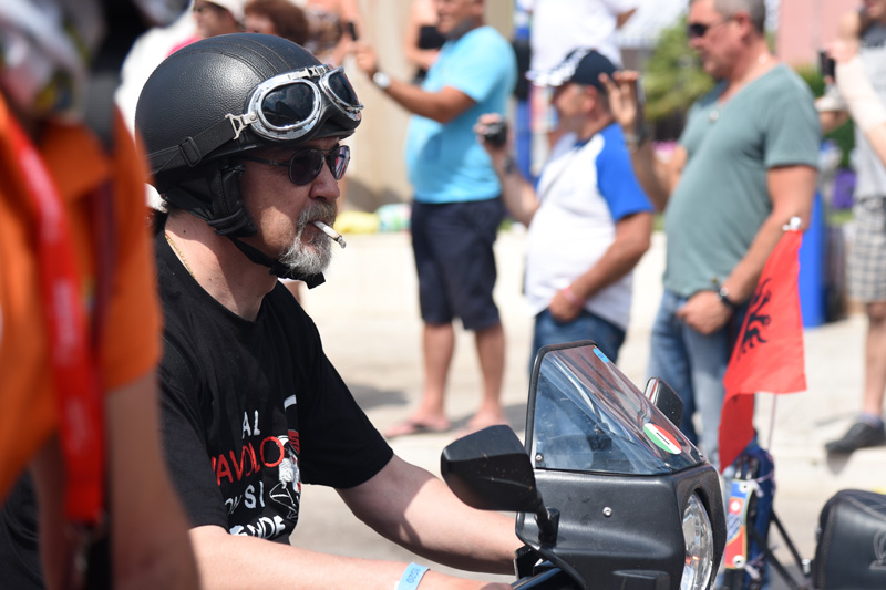 Spektakularni defile vespaša, foto: Vinko Pešić Spektakularni defile vespaša, foto: Vinko Pešić