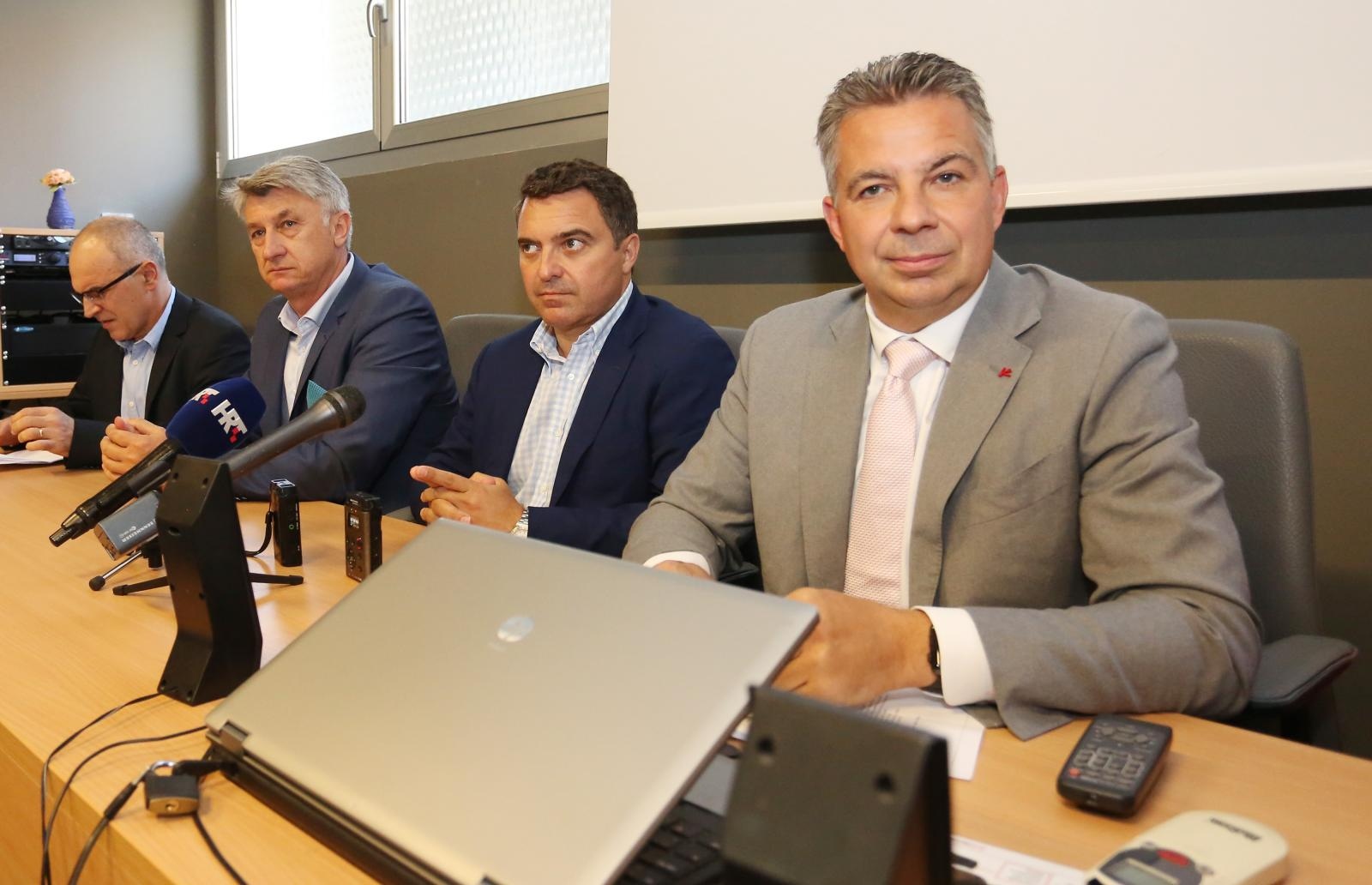 INA i Dogus grupa donirali 200 tisuća kuna Općoj bolnici INA i Dogus grupa donirali 200 tisuća kuna Općoj bolnici