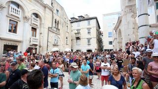 Split: Svakog dana car Dioklecijan i njegova supruga Priska pozdravljaju građane