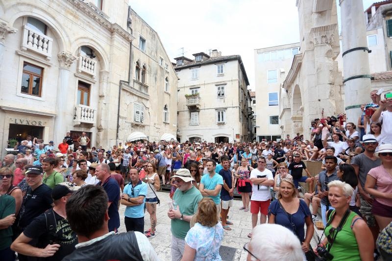 Split: Svakog dana car Dioklecijan i njegova supruga Priska pozdravljaju građane