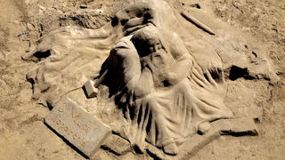 Lopar, 150612.
Nakon tri dana zavrsen je Prvi festival skulpture u pijesku
Najpjescanija plaza u Loparu, Rajska plaza ugostila je umjetnike i studente likovne akademije iz Zagreba na prvom festivalu skulpture u pijesku. Ukupno je izradjeno sedam skulptur Lopar, 150612.
Nakon tri dana zavrsen je Prvi festival skulpture u pijesku
Najpjescanija plaza u Loparu, Rajska plaza ugostila je umjetnike i studente likovne akademije iz Zagreba na prvom festivalu skulpture u pijesku. Ukupno je izradjeno sedam skulptur