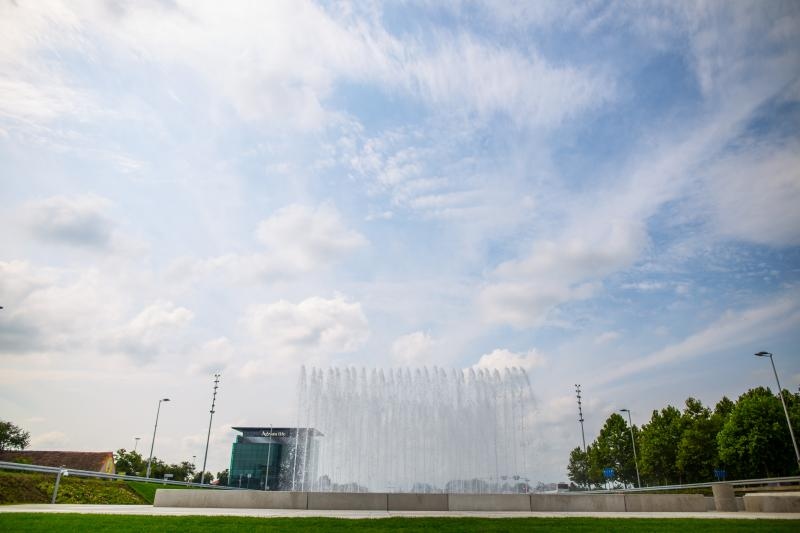 Zagreb: Novouređene fontane u Ulici Hrvatske bratske zajednice puštene u rad Zagreb: Novouređene fontane u Ulici Hrvatske bratske zajednice puštene u rad