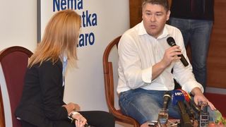 Boris Lalovac sudjelovao je na SDP-ovoj predizbornoj tribini u hotelu Kolovare te je odgovarao na pitanja okupljenih građana, Foto: Dino Stanin/PIXSELL Boris Lalovac sudjelovao je na SDP-ovoj predizbornoj tribini u hotelu Kolovare te je odgovarao na pitanja okupljenih građana, Foto: Dino Stanin/PIXSELL