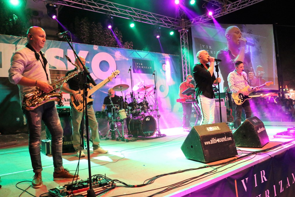 Prvi koncert popularnog slavonskog benda Vigor na otoku Viru