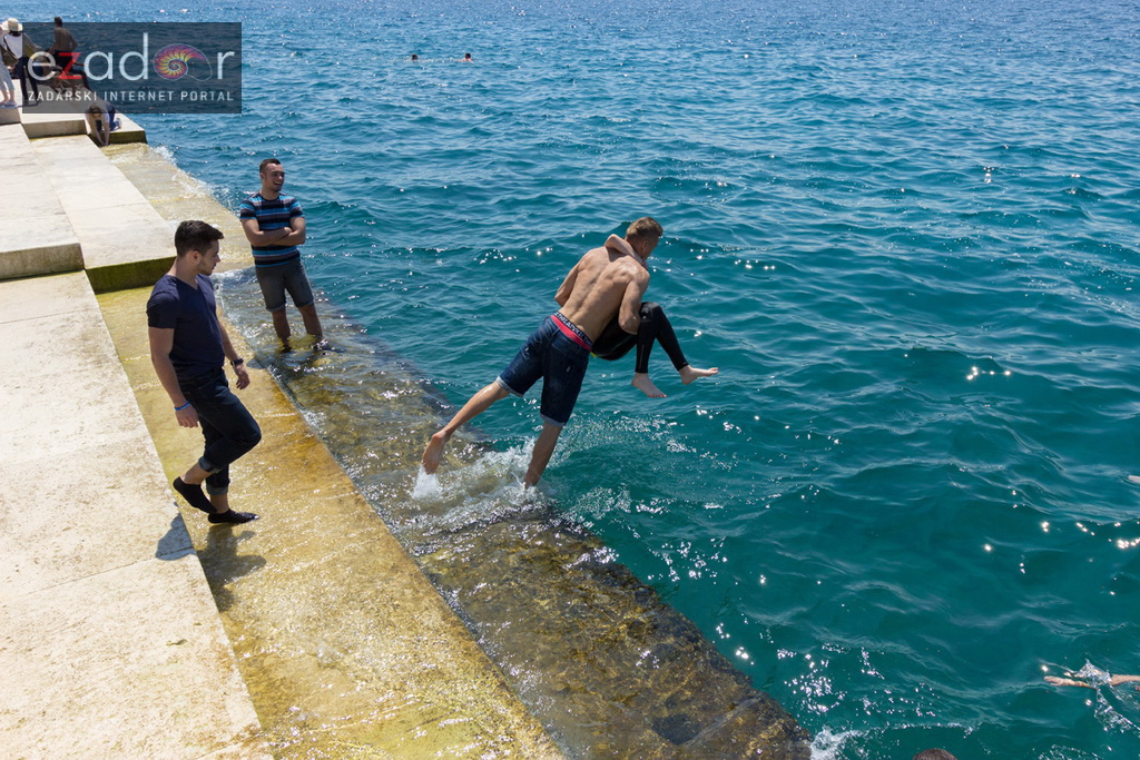 Ludijada zadarskih maturanata na Pozdravu suncu i Morskim orguljama