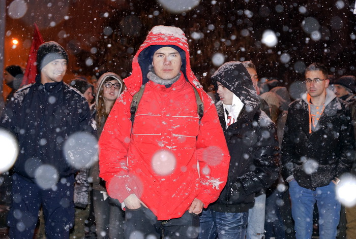 Zagreb, 220213.
Tristotinjak prosvjednika prosetalo je ulicama Zagreba u sklopu prosvjeda koji su organizirale skupine Occupy Croatia i Anonymous Hrvatska. U prosvjednoj setnji na nekoliko minuta zastali su uz zgrade Narodne banke, HDZ-a i SDP-a.
Na fotog Zagreb, 220213.
Tristotinjak prosvjednika prosetalo je ulicama Zagreba u sklopu prosvjeda koji su organizirale skupine Occupy Croatia i Anonymous Hrvatska. U prosvjednoj setnji na nekoliko minuta zastali su uz zgrade Narodne banke, HDZ-a i SDP-a.
Na fotog