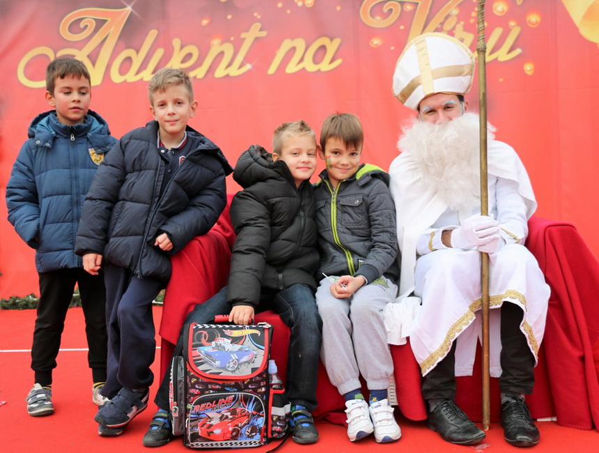 Sveti Nikola darivao mališane na Viru, Krampus bez posla Sveti Nikola darivao mališane na Viru, Krampus bez posla