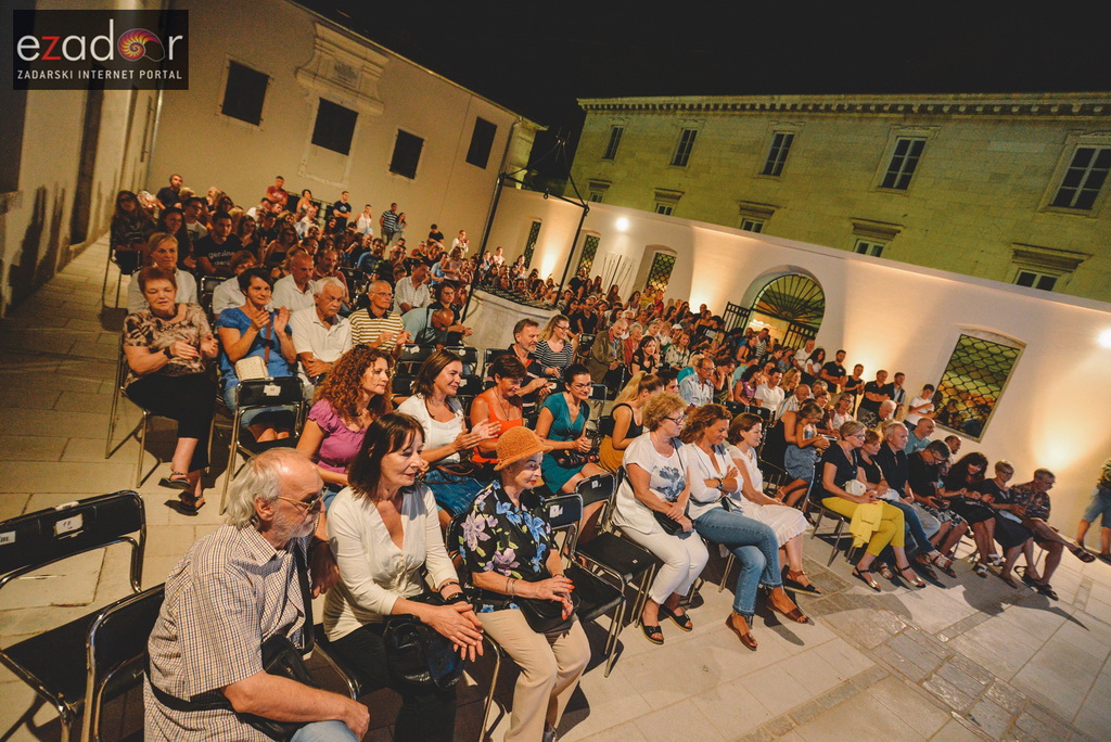 A.K.A. Crescendo @ Atrij palače Cedulin