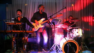 Friday Night Live: Cotton Club @ Famous Beach Bar & Grill 21. listopada 2016. Friday Night Live: Cotton Club @ Famous Beach Bar & Grill 21. listopada 2016.