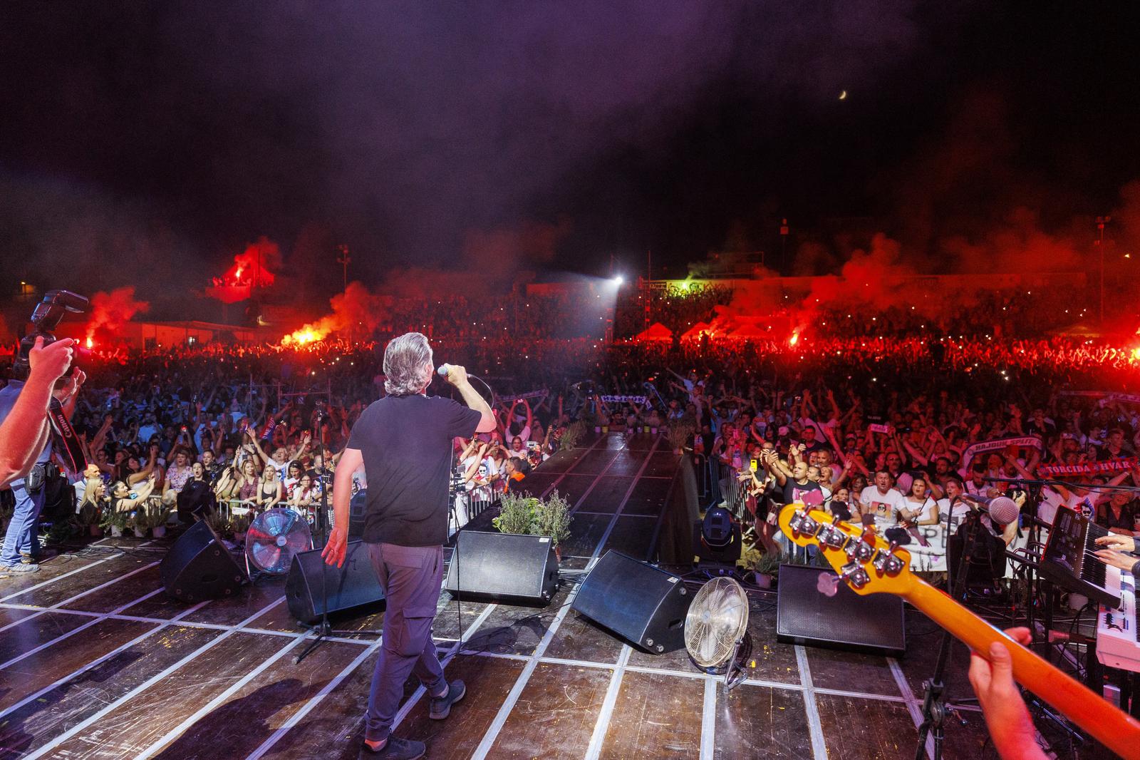 Mišo Kovač i prijatelji na Starom placu u Splitu Mišo Kovač i prijatelji na Starom placu u Splitu