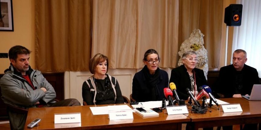 U HND-u odrzana konferencija za medije inicijative Kulturnjaci 2016. Dunja Vejzovic, Naima Balic, Ursa Raukar, Zvonimir Juric i Ivica Buljan. Photo: Dalibor Urukalovic/PIXSELL U HND-u odrzana konferencija za medije inicijative Kulturnjaci 2016. Dunja Vejzovic, Naima Balic, Ursa Raukar, Zvonimir Juric i Ivica Buljan. Photo: Dalibor Urukalovic/PIXSELL