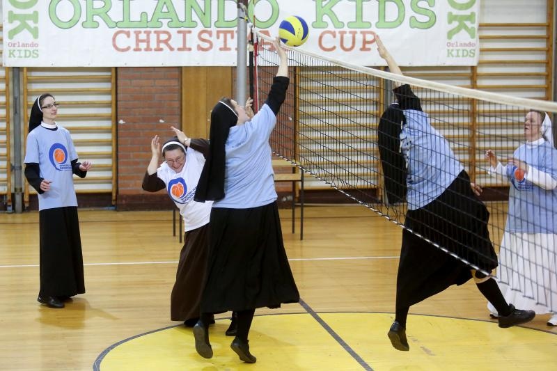 Zagreb: Sportske igre redovnica u OŠ Mato Lovrak. Photo: Goran Jakus/PIXSELL
