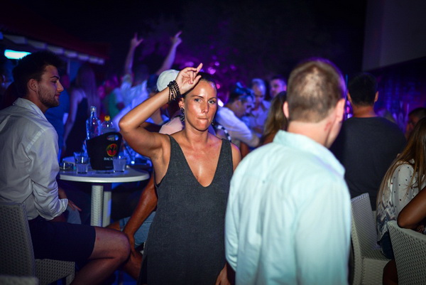 Odlična zabava u Noštromo i Vagabundo barovima na Viru