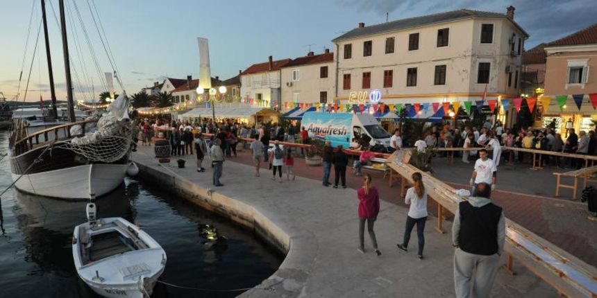Biograd na Moru: Kilometarska štrudla za Guinnessa, Foto: Dino Stanin/PIXSELL Biograd na Moru: Kilometarska štrudla za Guinnessa, Foto: Dino Stanin/PIXSELL