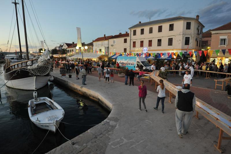 Biograd na Moru: Kilometarska štrudla za Guinnessa, Foto: Dino Stanin/PIXSELL