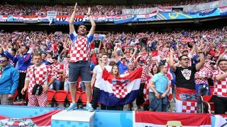 Slavlje igrača i navijača nakon pobjede nad Turskom. Photo: Goran Stanzl/PIXSELL Slavlje igrača i navijača nakon pobjede nad Turskom. Photo: Goran Stanzl/PIXSELL