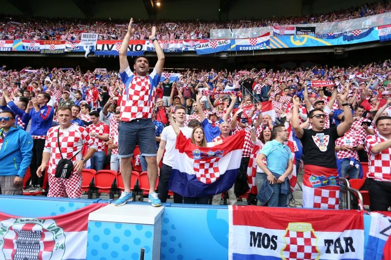 Slavlje igrača i navijača nakon pobjede nad Turskom. Photo: Goran Stanzl/PIXSELL Slavlje igrača i navijača nakon pobjede nad Turskom. Photo: Goran Stanzl/PIXSELL