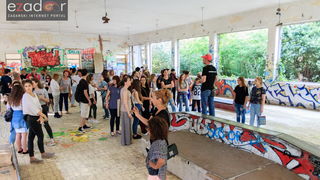 Simboličnim rušenjem zida započeo je urbani festival KvartArt na Voštarnici