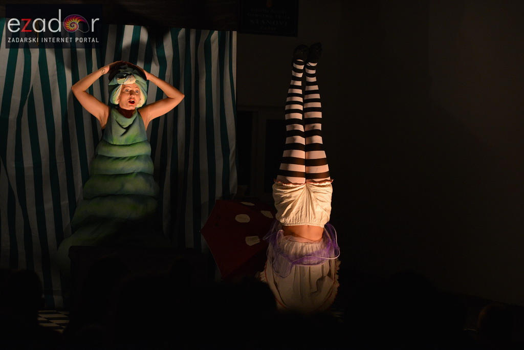 Stanarska fešta 2017: Predstava “U zemlji čudesa” Teatra Dragon Stanarska fešta 2017: Predstava “U zemlji čudesa” Teatra Dragon