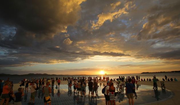 Zadrani i njihovi gosti jučer su mogli svjedociti nevjerojatnom zalasku sunca, 
Photo: Filip Brala/PIXSELL