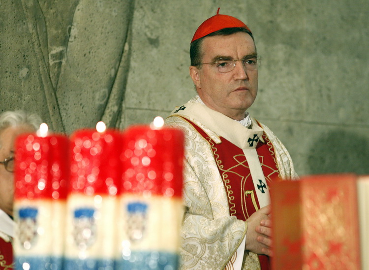 Zagreb, 250611.
Crkva svetog Marka na Gornjem gradu.
Svecana misa povodom Dana drzavnosti na kojoj je prisustvovao hrvatski politicki vrh.
Na slici kardinal Josip Bozanic.
Foto: Damjan Tadic / CROPIX