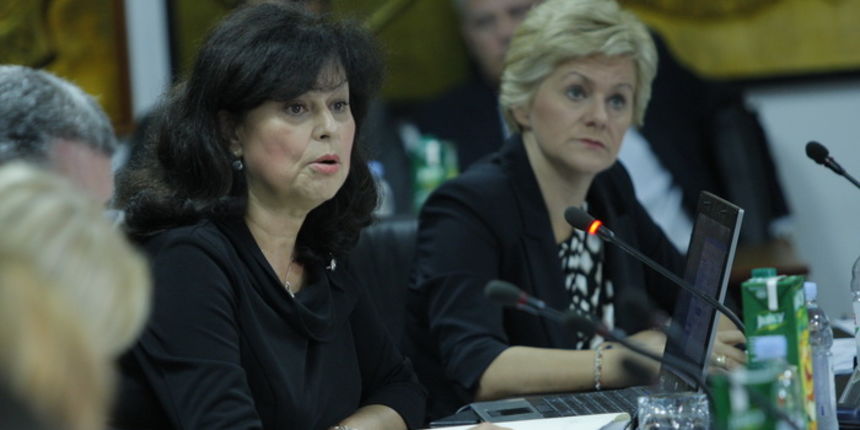 Split, 121012.
Tematska sjednica Gradskog vijeca za spas NK Hajduk.
Gradski vijecnici danas ce izglasat dali ce Hajduk dobiti jamstvo za dva kredita od po 15 milijuna eura.
Na fotografiji: Ljiljana Vucetic procelnica za financije grada Splita.
Foto: Duje