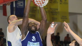 Zagreb, 080512.
Dvorana OS u Trnskom.
Kosarkaska A1 liga za prvaka, 13. kolo.
KK Zagreb – KK Zadar.
Na fotografiji: Abdullahi Kuso.
Foto: Damir Krajac / CROPIX Zagreb, 080512.
Dvorana OS u Trnskom.
Kosarkaska A1 liga za prvaka, 13. kolo.
KK Zagreb – KK Zadar.
Na fotografiji: Abdullahi Kuso.
Foto: Damir Krajac / CROPIX