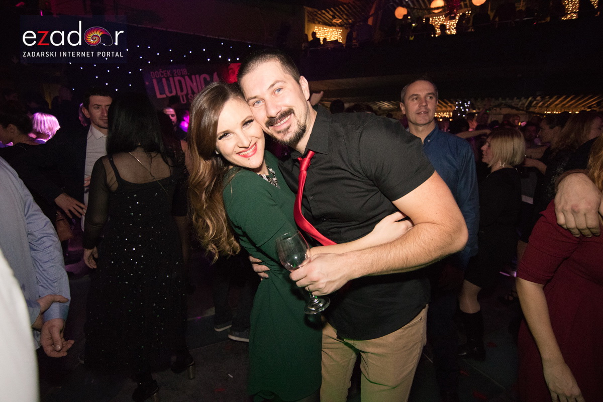 Ludnica u Saturnusu: Najbolji doček u svemiru i šire Ludnica u Saturnusu: Najbolji doček u svemiru i šire