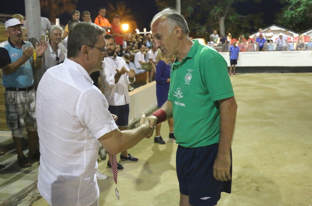 Boćari Marinića iz Viškova kod Rijeke osvojili boćarski Kup Hrvatske na završnom turniru u Viru Boćari Marinića iz Viškova kod Rijeke osvojili boćarski Kup Hrvatske na završnom turniru u Viru