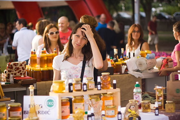 “Kupujmo hrvatsko” i “Vrijedne ruke” (foto:Saša Čuka) “Kupujmo hrvatsko” i “Vrijedne ruke” (foto:Saša Čuka)