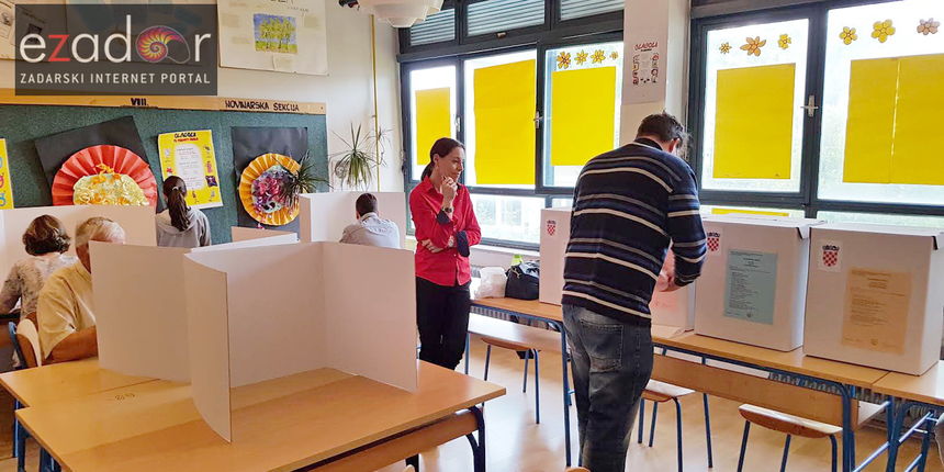 Lokalni izbori 2017. – Glasovanje u OŠ Šimuna Kožićića Benje Lokalni izbori 2017. – Glasovanje u OŠ Šimuna Kožićića Benje