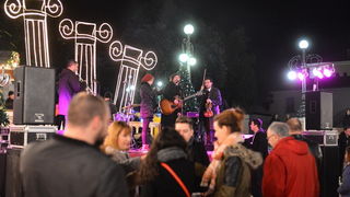 Advent u Zadru: Pavel raspjevao i rasplesao Zadrane na Trgu Petra Zoranića. Foto: Iva Perinčić Advent u Zadru: Pavel raspjevao i rasplesao Zadrane na Trgu Petra Zoranića. Foto: Iva Perinčić