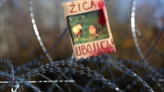 Na granicnom prijelazu Lucija-Brezovica odrzan je veliki prosvjed protiv slovenske zilet zice pod nazivom Protiv zice i za humanu Europu. Na granicnom prijelazu Lucija-Brezovica odrzan je veliki prosvjed protiv slovenske zilet zice pod nazivom Protiv zice i za humanu Europu.